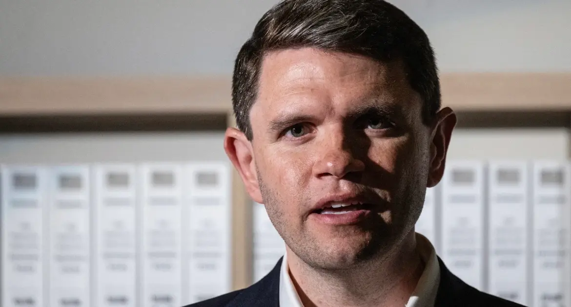 From clean energy warrior to ‘wall of shame,’ James Talarico reverses on a fossil fuel money pledge