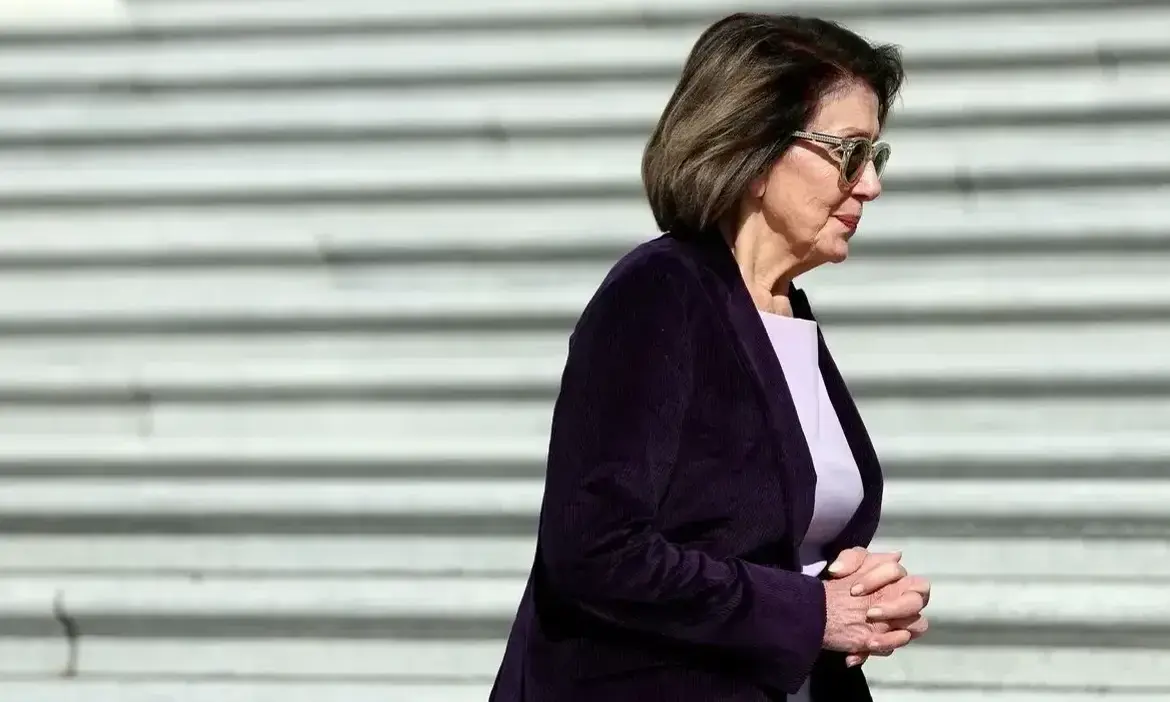 Political Divide Over Personal Portfolios Stalls Ethics Reform
